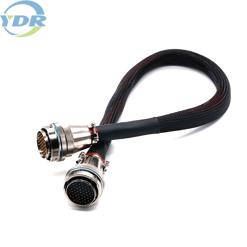 Hva er delene av en ledningskontakt?